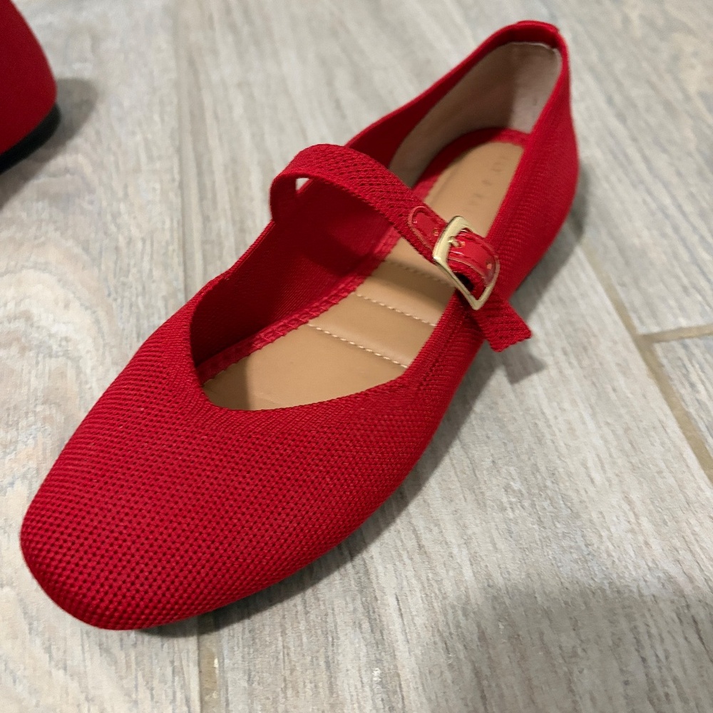 LIKE NEW! Women's Elly & Katie Red Fabric Woven Flat Mary Janes - 6